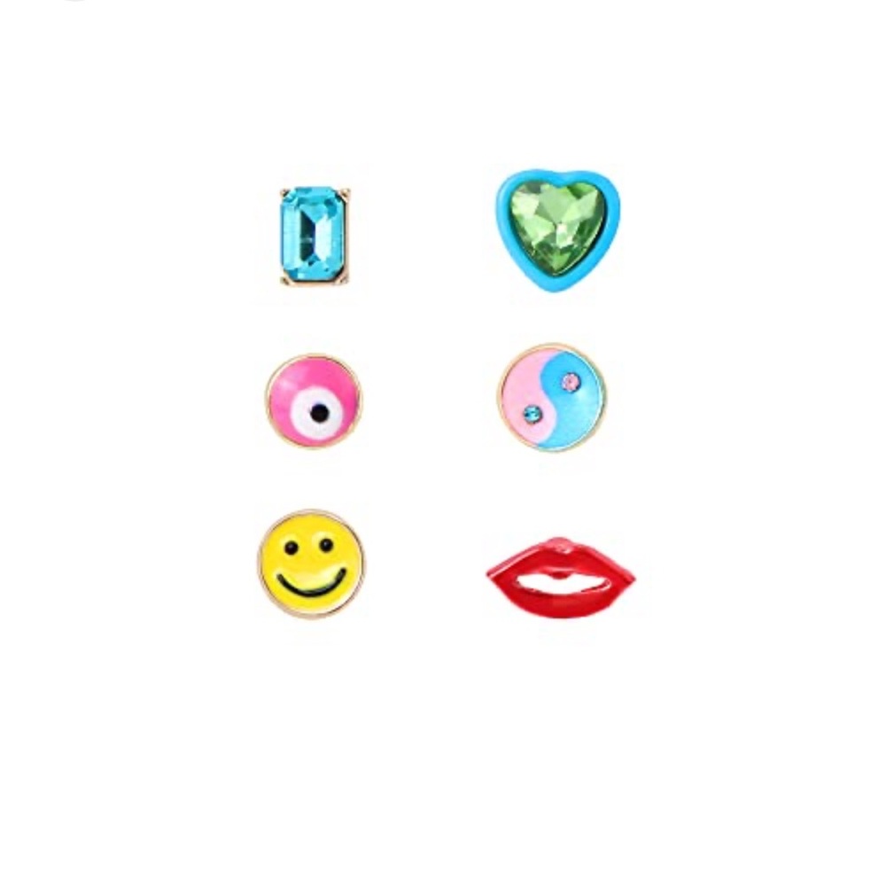 Brand New Hard To Come By Betsey Johnson Earring Set